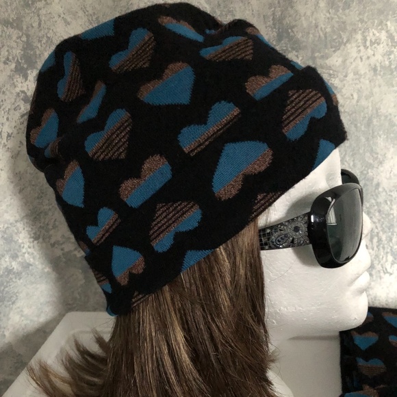 Diane Von Furstenberg Accessories - Diane Von Furstenberg Hearts Beenie Hat & Scarf